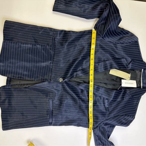 Banana Republic Women’s Navy Pinstripe Blazer Size 8P - Picture 6 of 16